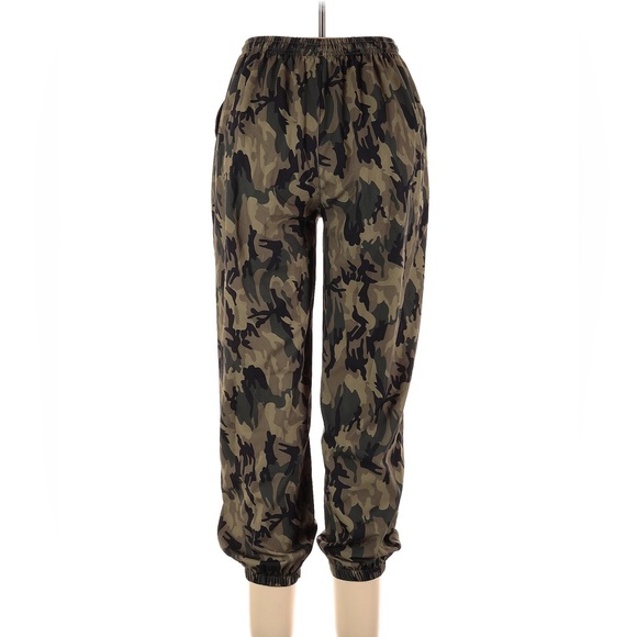 Women’s Camo Loose Jogger Pants_small - Picture 2 of 3